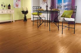 Phòng bếp nên sử dụng sàn gỗ nào?