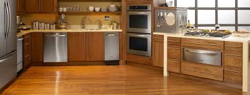 Phòng bếp nên sử dụng sàn gỗ nào?